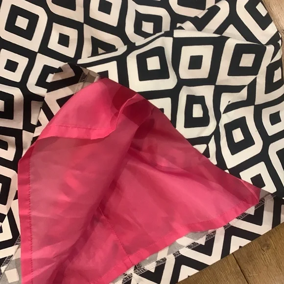 PINK AND BLACK AND WHITE JESSICA HOWARD DRESS WITH PINK RIBBON BELT. Sleeveless - Picture 6 of 9